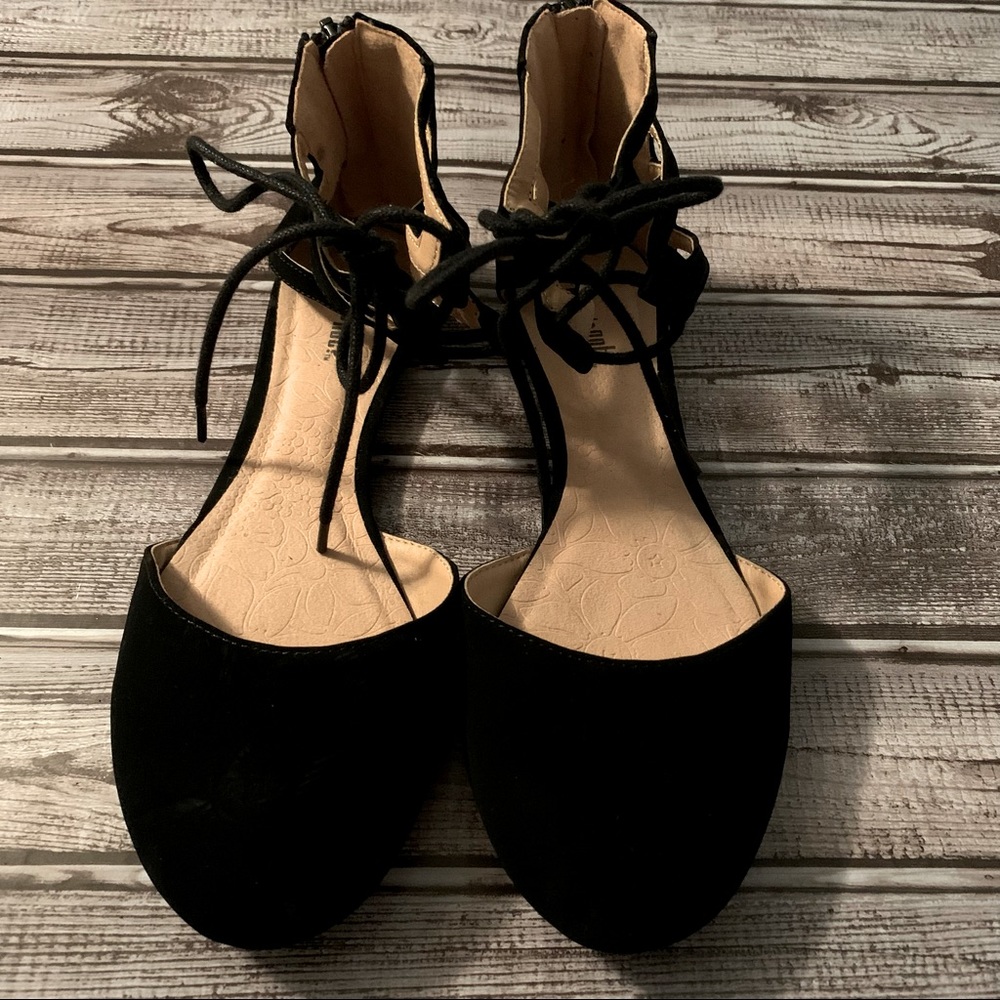 YNOT black women’s sandals size 8